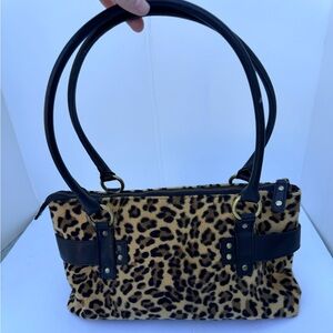 Stylish Leopard Print Shoulder Bag with Black Accents